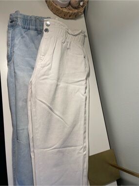 BUNDLE of 2 High-Waist Paperbag Jeans - White (M) and Light Blue (7/28)